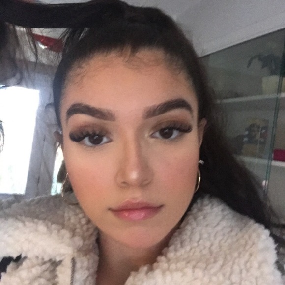 Meet your Posher, Melanie - Picture 1 of 1